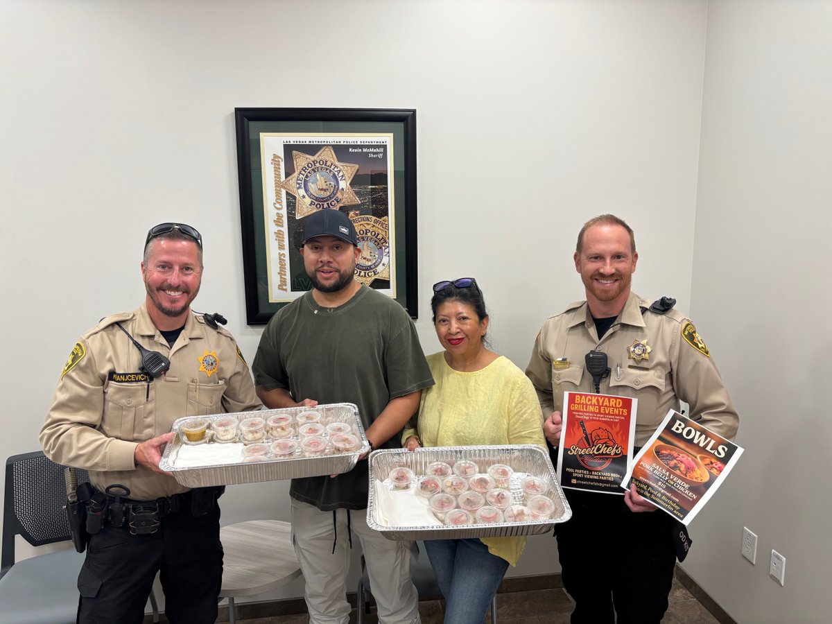 Thank you to Jeff &amp; Alisia from @streetchefslv for stopping by with some 😋yummy samples of their meals 🥣! Our 👮‍♂️&amp; 👮‍♀️greatly appreciated your generosity! #partnerswiththecommunity @lvmpd <a href="/summerlinlv/">Summerlin</a>