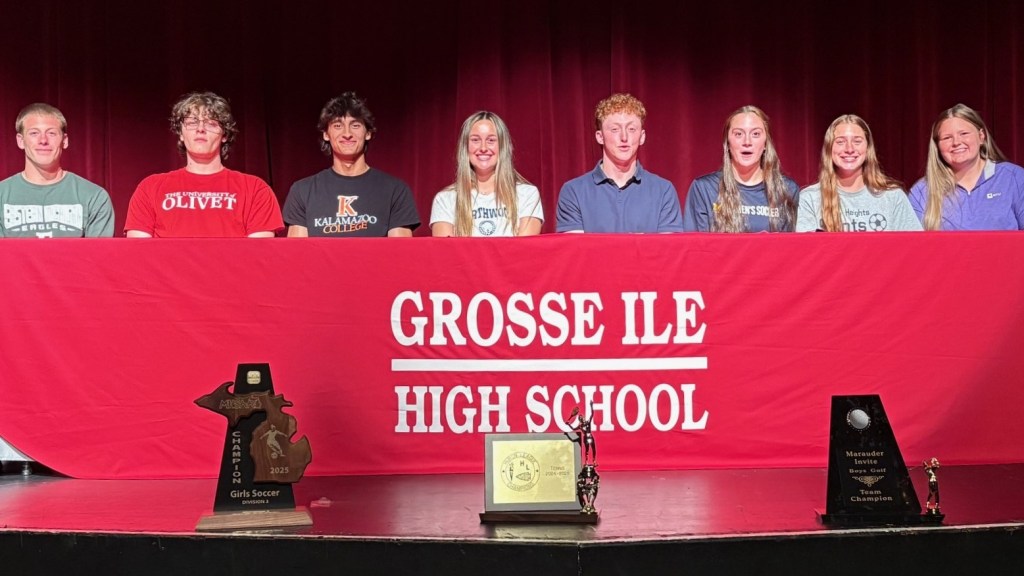 Grosse Ile recognizes 8 college-bound student-athletes with signing ceremony trib.al/iIPzeWM