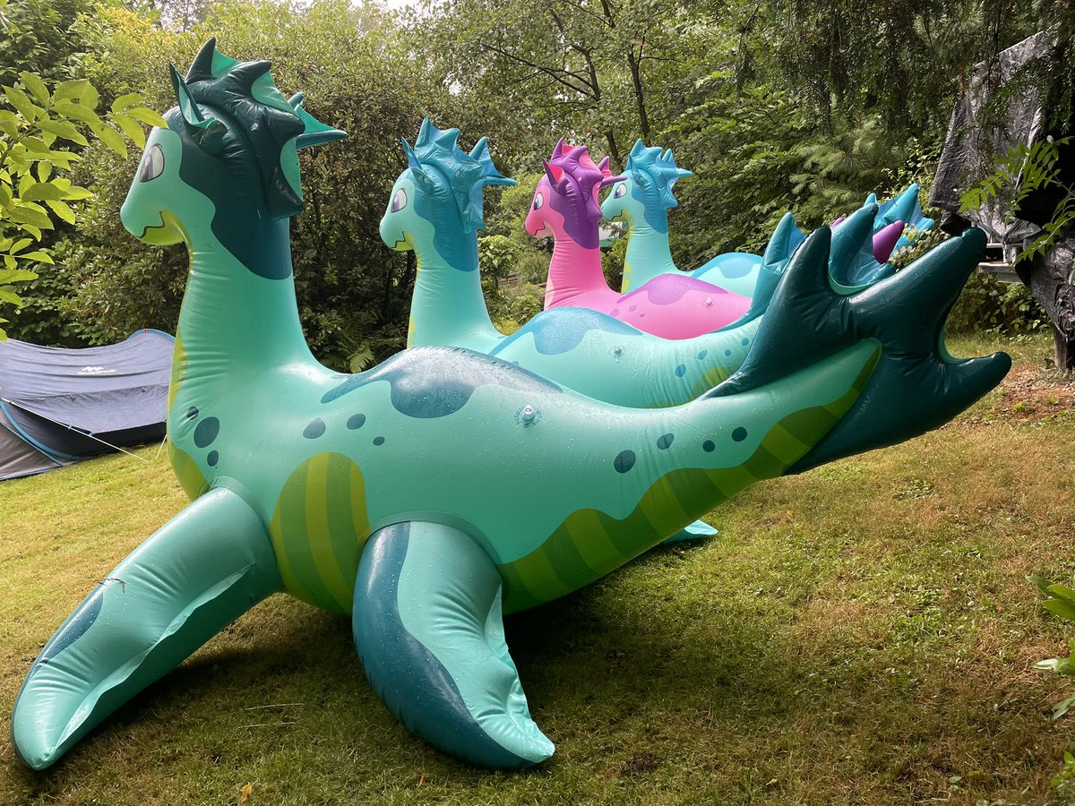 GirlLowrider's tweet photo. Squeaky Seadragons Meet 

#puffypaws #inflatable https://t.co/ETSf0If59m