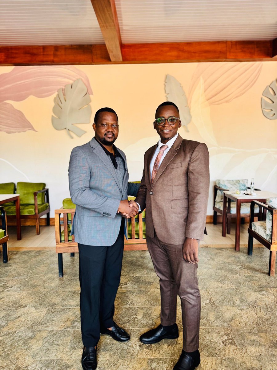 SolomonKaso's tweet photo. Growth is exponential when trust is mutual… 😇
#BNI #DiamondChapter #JoeKigoziAcademy #KasoLogistics #thursdayvibes https://t.co/jheRBi6kir