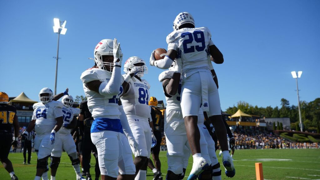 Samir Anderson (@samiranderson_1) on Twitter photo Extreme Blessed 🙏🏽 to earn my first D1 offer from Tennessee State University
<a href="/smsbacademy/">SoundMind SoundBody®</a> <a href="/MarcSutherland_/">Marcus Sutherland</a> <a href="/CoachMashack/">Kevin Mashack</a> @On3Recruits <a href="/MIexposure/">Michigan exposure</a> <a href="/TheD_Zone/">The D Zone</a> <a href="/AllenTrieu/">Allen Trieu</a> Extreme Blessed 🙏🏽 to earn my first D1 offer from Tennessee State University
<a href="/smsbacademy/">SoundMind SoundBody®</a> <a href="/MarcSutherland_/">Marcus Sutherland</a> <a href="/CoachMashack/">Kevin Mashack</a> @On3Recruits <a href="/MIexposure/">Michigan exposure</a> <a href="/TheD_Zone/">The D Zone</a> <a href="/AllenTrieu/">Allen Trieu</a>