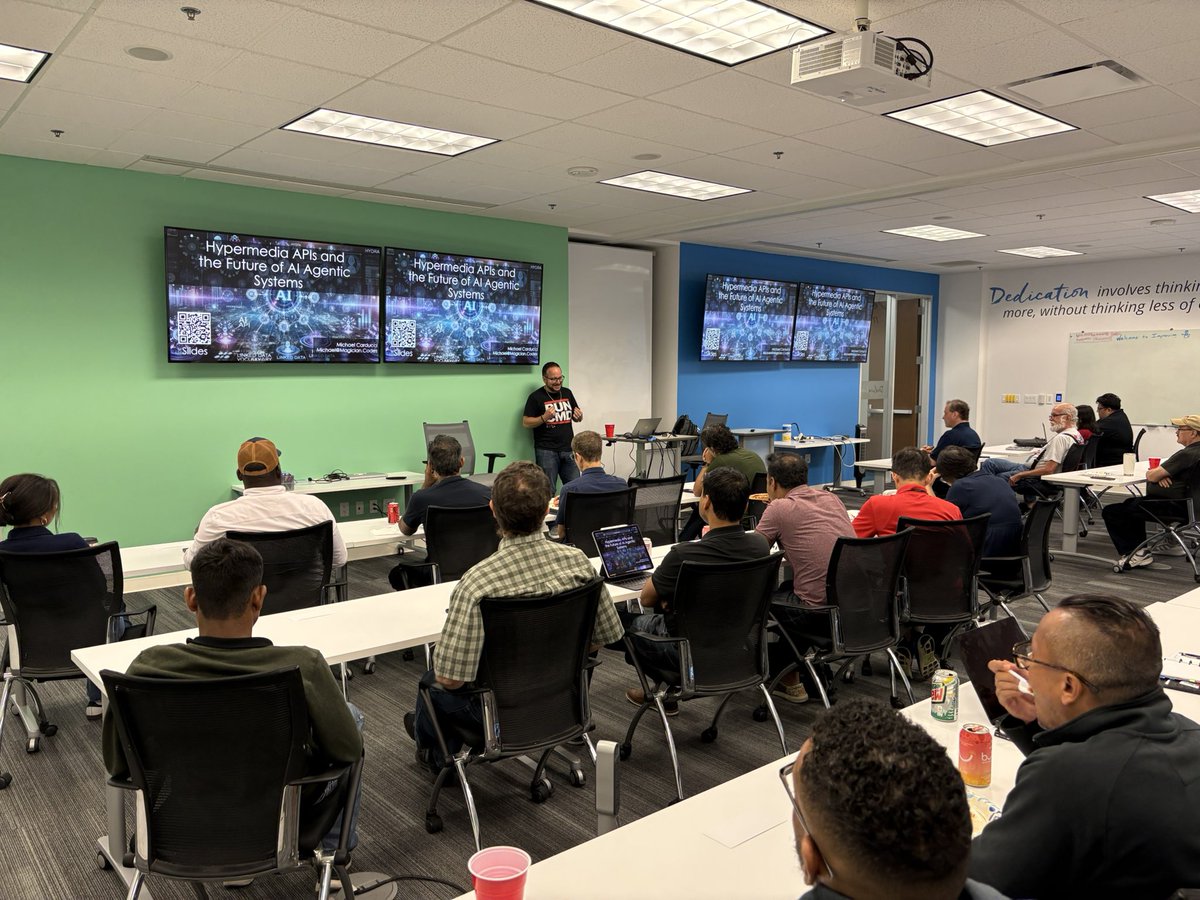 JavaMUG's tweet image. Great meeting last night! Special thanks to @MichaelCarducci for all the knowledge he shared. 

We look forward to hosting him again next year. 😉