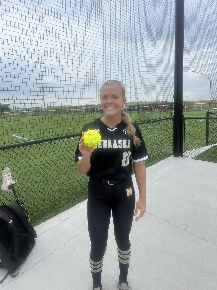Good start to the Top Gun Invitational in KC with two wins this morning! A bomb from Jules and Abby to highlight our first day! #rollgold