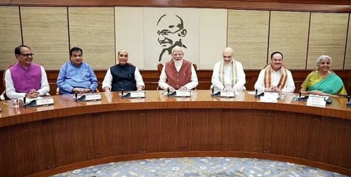 anurags811's tweet photo. भारत में -
हवाई यात्रा सुरक्षित नहीं

रेलवे - ट्रैक सुरक्षित नहीं

रोड - हाइवे सुरक्षित नहीं

टूरिस्ट स्पॉट सुरक्षित नहीं

मेडिकल सुविधाएं अच्छी नहीं

सरकारी स्कूलों में पढ़ाई अच्छी नही

हवा की शुद्धता अच्छी नही

तो फिर किस बात का इतना #TAX,
लोगों का जीवन बर्बाद करने को
#Airindia https://t.co/Wo1ZiDGK8m