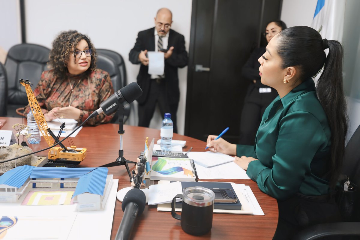 La diputada Vivian Preciado Navarijo <a href="/vivinavarijo/">Vivi Navarijo</a>, representante de San Marcos, se reunió hoy con la titular y otras autoridades de la <a href="/SosepGob/">SOSEP</a>, para fiscalizar la ejecución presupuestaria de la entidad en los 30 municipios del departamento. La diputada solicitó que los cuatro
