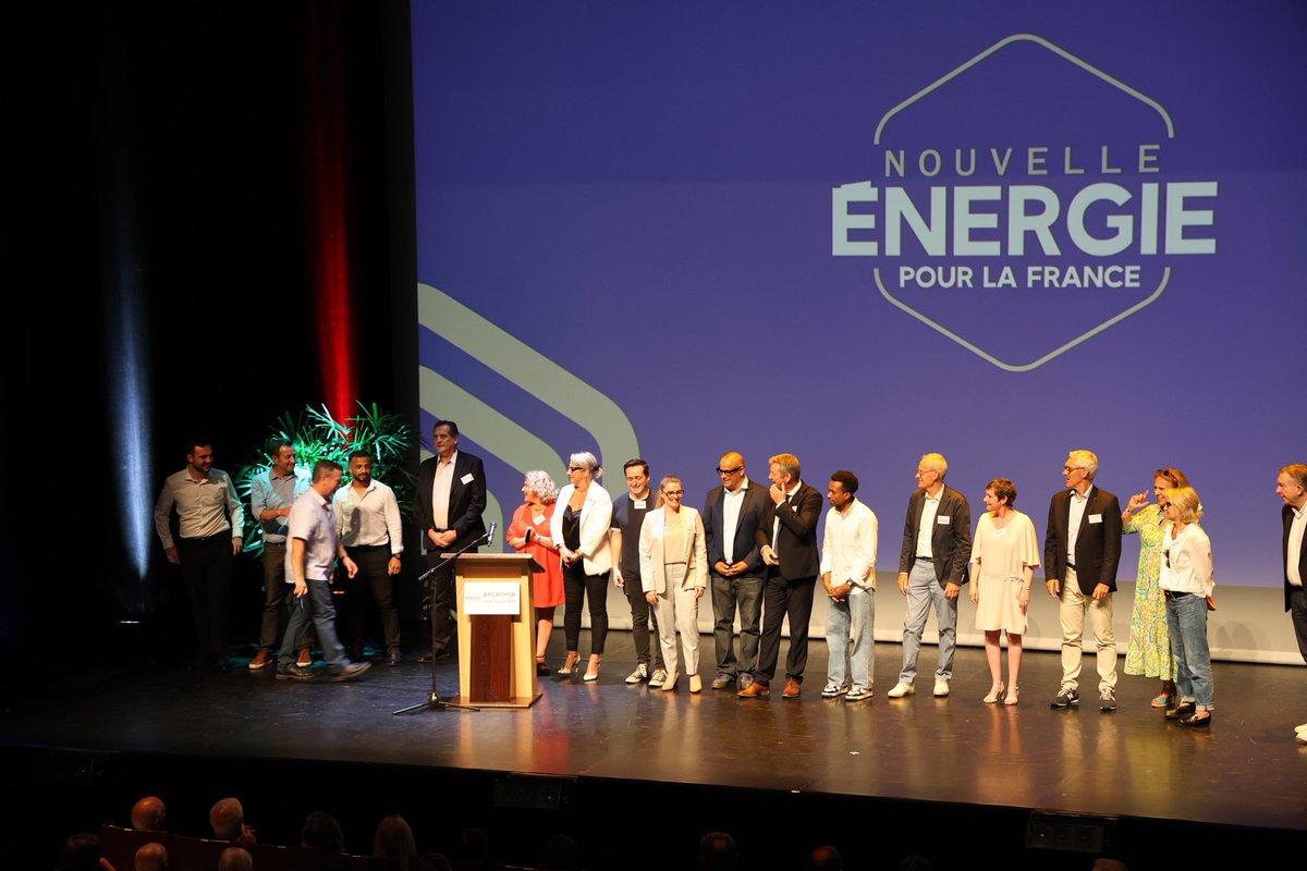 La réunion de <a href="/davidlisnard/">David Lisnard</a> débute à Arcachon, accueillie par le maire Nouvelle Energie <a href="/Foulon_Yves/">Yves Foulon</a>. Nos relais de toute la région et au delà sont chaleureusement applaudis par les 600 membres du public !