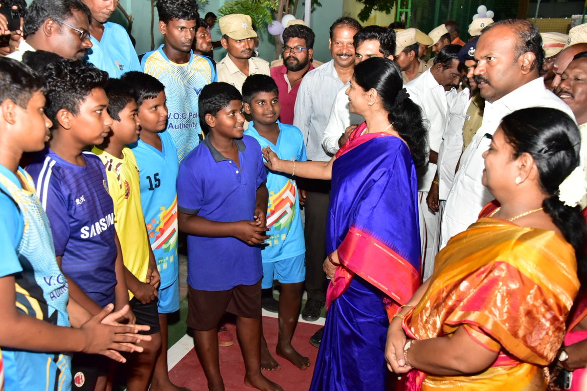 Kanimozhi (கனிமொழி) (@kanimozhidmk) on Twitter photo இன்று தூத்துக்குடியில் நமக்கு நாமே திட்டத்தின் கீழ் கட்டப்பட்டுள்ள விளையாட்டு வளாகம் மற்றும் செயற்கை புல்தரை மைதானத்தை திறந்து வைத்தேன்.
அமைச்சர் திருமிகு. <a href="/geethajeevandmk/">P. Geetha Jeevan</a>, மாநகராட்சி மேயர் திரு. <a href="/Jeganperiyasami/">ஜெகன் பெரியசாமி மேயர்</a>, மாநகராட்சி ஆணையர் திரு. மதுபாலன் உள்ளிட்டோர் உடனிருந்தனர். இன்று தூத்துக்குடியில் நமக்கு நாமே திட்டத்தின் கீழ் கட்டப்பட்டுள்ள விளையாட்டு வளாகம் மற்றும் செயற்கை புல்தரை மைதானத்தை திறந்து வைத்தேன்.
அமைச்சர் திருமிகு. <a href="/geethajeevandmk/">P. Geetha Jeevan</a>, மாநகராட்சி மேயர் திரு. <a href="/Jeganperiyasami/">ஜெகன் பெரியசாமி மேயர்</a>, மாநகராட்சி ஆணையர் திரு. மதுபாலன் உள்ளிட்டோர் உடனிருந்தனர்.