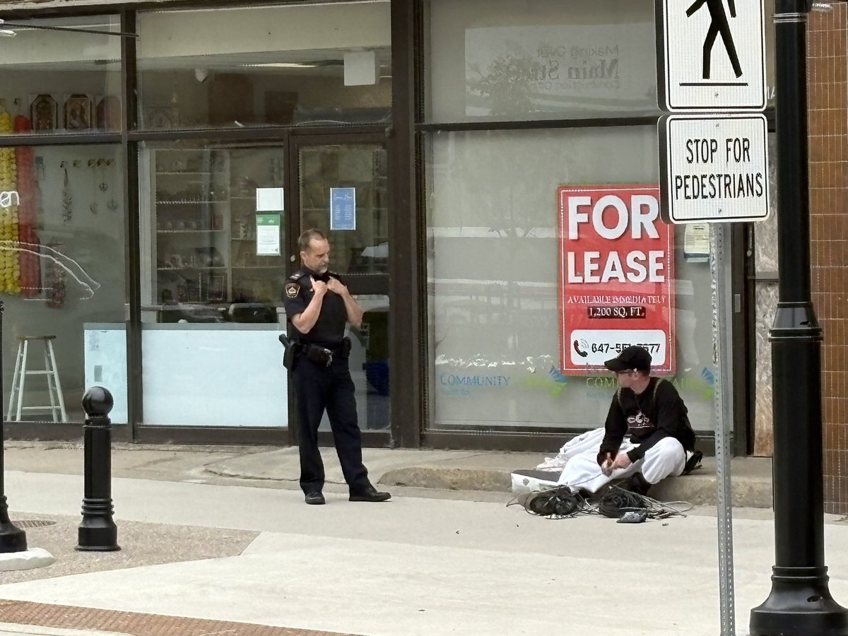 JenniferHamiltonMcCharles (@jenhammccharles) on Twitter photo Hats off to the Deputy Police Chief <a href="/NorthBayPolice/">North Bay Police</a>. After the press conference Deputy Jeff Warner saw a need to help and stepped up. North Bay Police have opened their downtown office for officers working the downtown beat. Hats off to the Deputy Police Chief <a href="/NorthBayPolice/">North Bay Police</a>. After the press conference Deputy Jeff Warner saw a need to help and stepped up. North Bay Police have opened their downtown office for officers working the downtown beat.