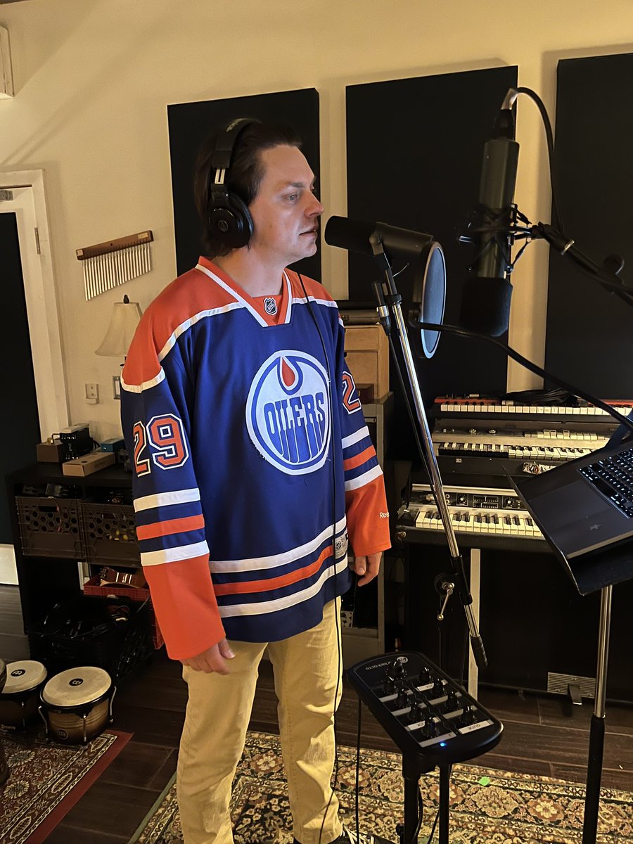 trackin vocals today 🧡💙
<a href="/EdmontonOilers/">Edmonton Oilers</a>
