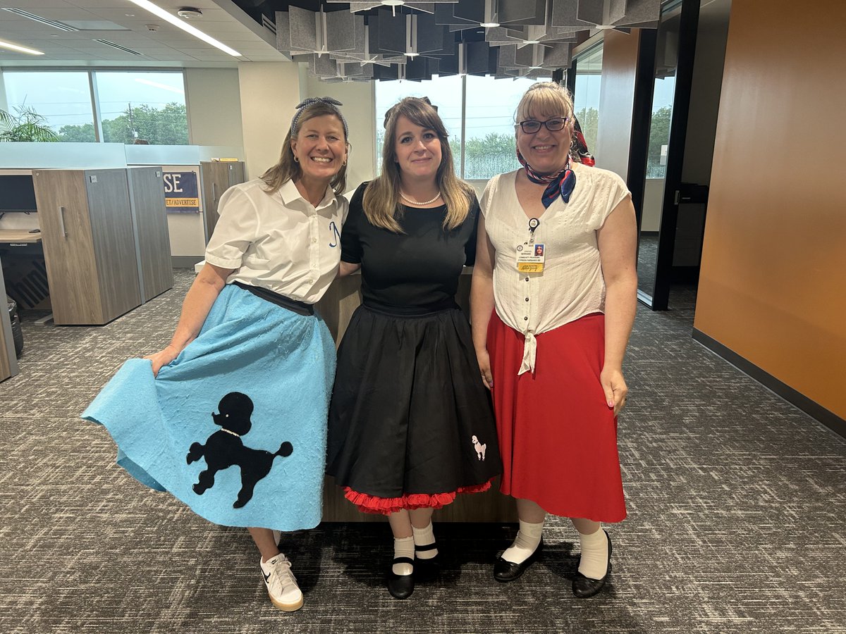 CFISDHeatherK's tweet image. We traveled through time for Decades Day and loved every minute of it! From poodle skirts to bell-bottoms to scrunchies, it was amazing seeing everyone dressed in their favorite era! 🕺📼📻 #DecadesDay #SummerTimeWorkFun @CFISDCOMMPROG @CFISDengagement @CyFairISD