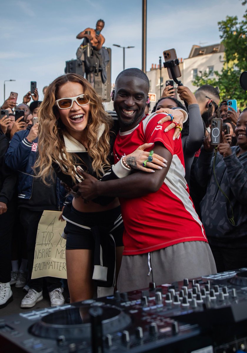 Rita Ora tweet media