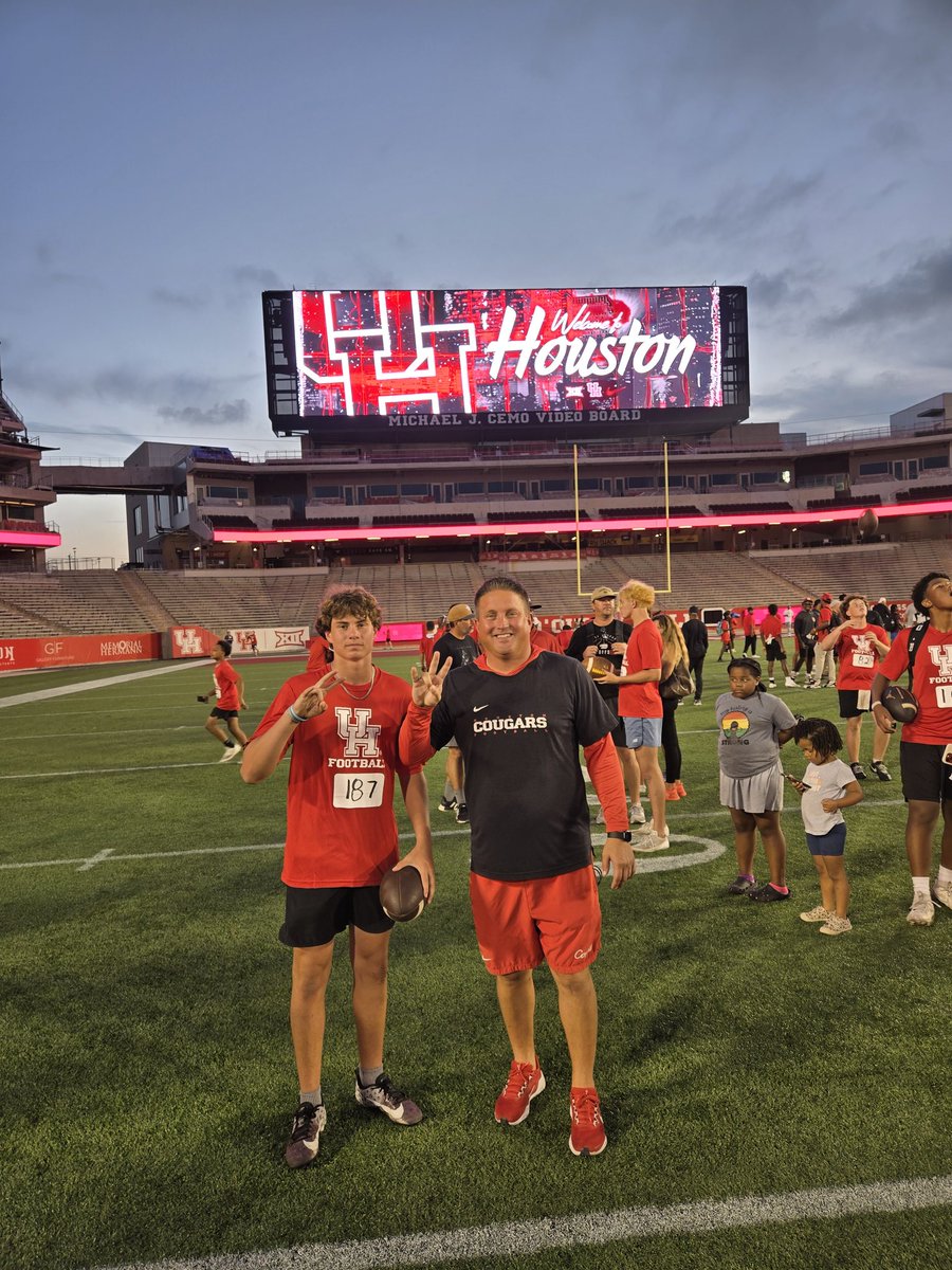 Tony_morrison9's tweet image. Had a great time @UHCougarFB... Got to talk about my game with @CoachShawnBell and had a great experience!!! #Blessed
@CoachCaseyVogt @Coach_Fudge @HeckendornTrey @CoachMaxwe11 @QuizzRodg3r2 @CoachWEFritz