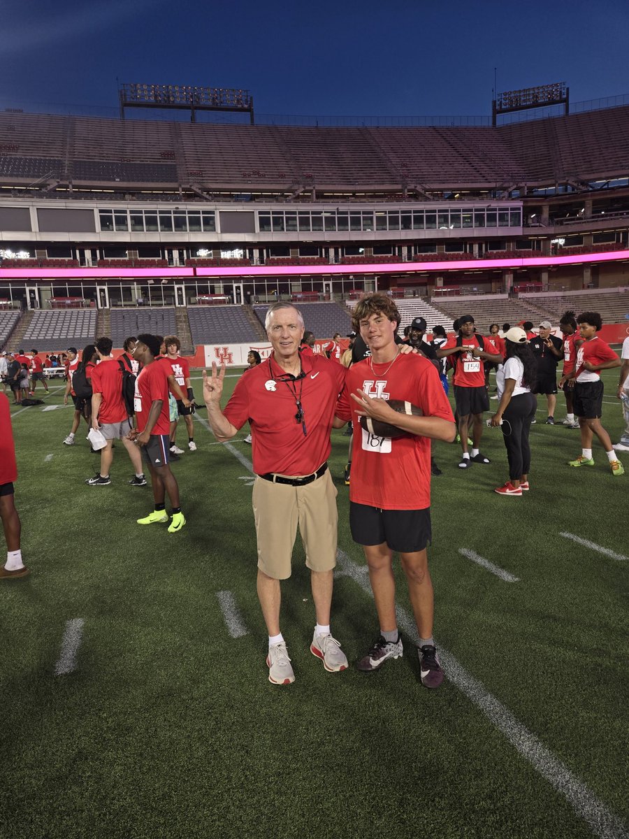 Tony_morrison9's tweet image. Had a great time @UHCougarFB... Got to talk about my game with @CoachShawnBell and had a great experience!!! #Blessed
@CoachCaseyVogt @Coach_Fudge @HeckendornTrey @CoachMaxwe11 @QuizzRodg3r2 @CoachWEFritz