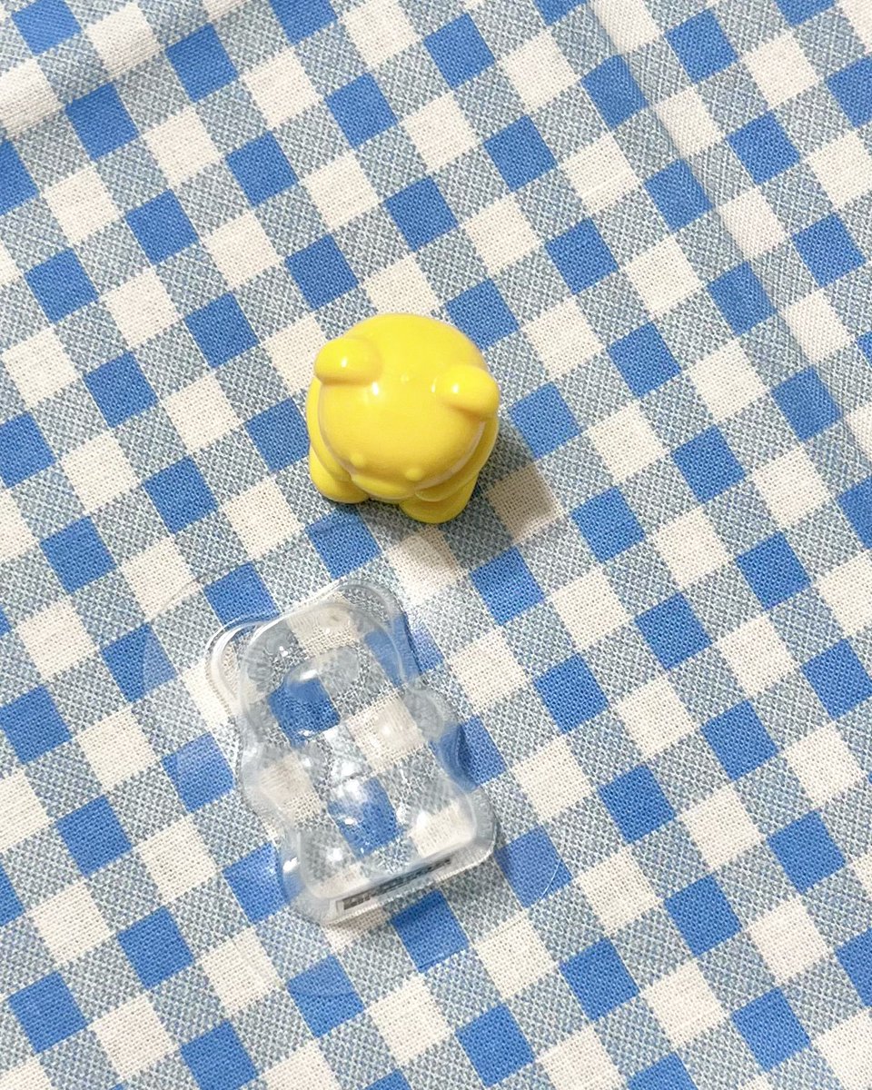 なめらかなテクスチャーでするすると、発色も良く、リップバームのような塗り心地。
08 SUNKISS SALMON サンキスサーモン は、ヘルシーな印象のくすみオレンジ。シアー発色で馴染む、夏にぴったりのカラーです☀️