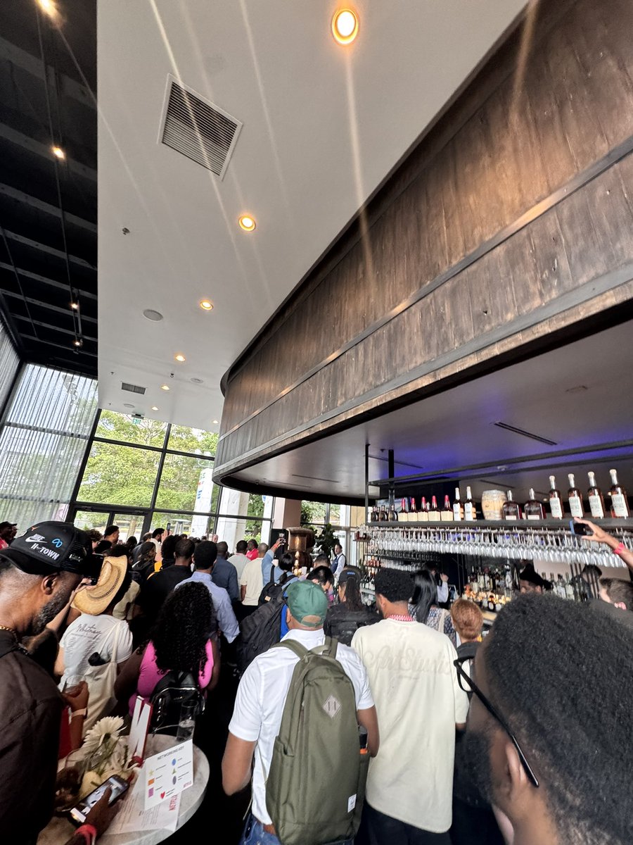 RoxanaCodes's tweet image. Omg it’s packed but I spotted a @shaundai person in the wild!
@intelagense 
@fun_bunch 
@RenderATL 
@netflix
#renderatl #atlantatechweek