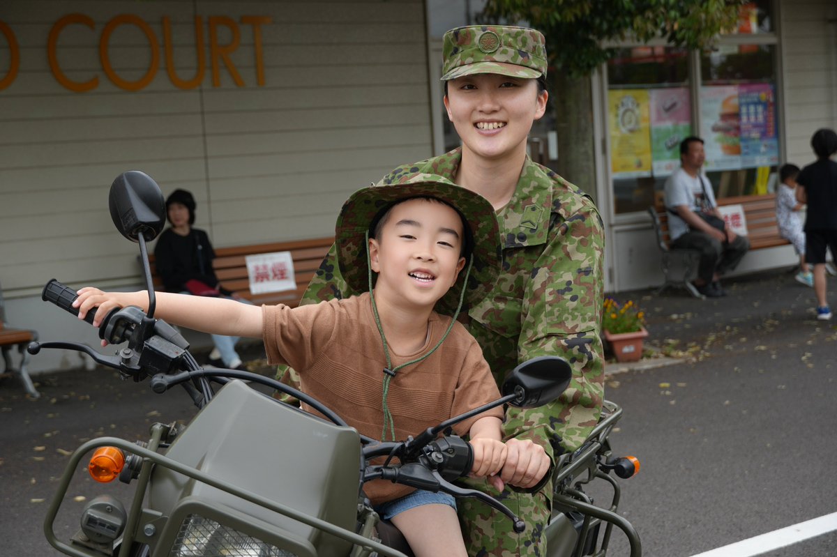 TagajoGSDFpr's tweet image. #第22即応機動連隊 は6月8日(日)にイオン多賀城店で行われた「#イオン多賀城店 感謝祭」において、高機動車及び偵察用オートバイの展示に協力しました。