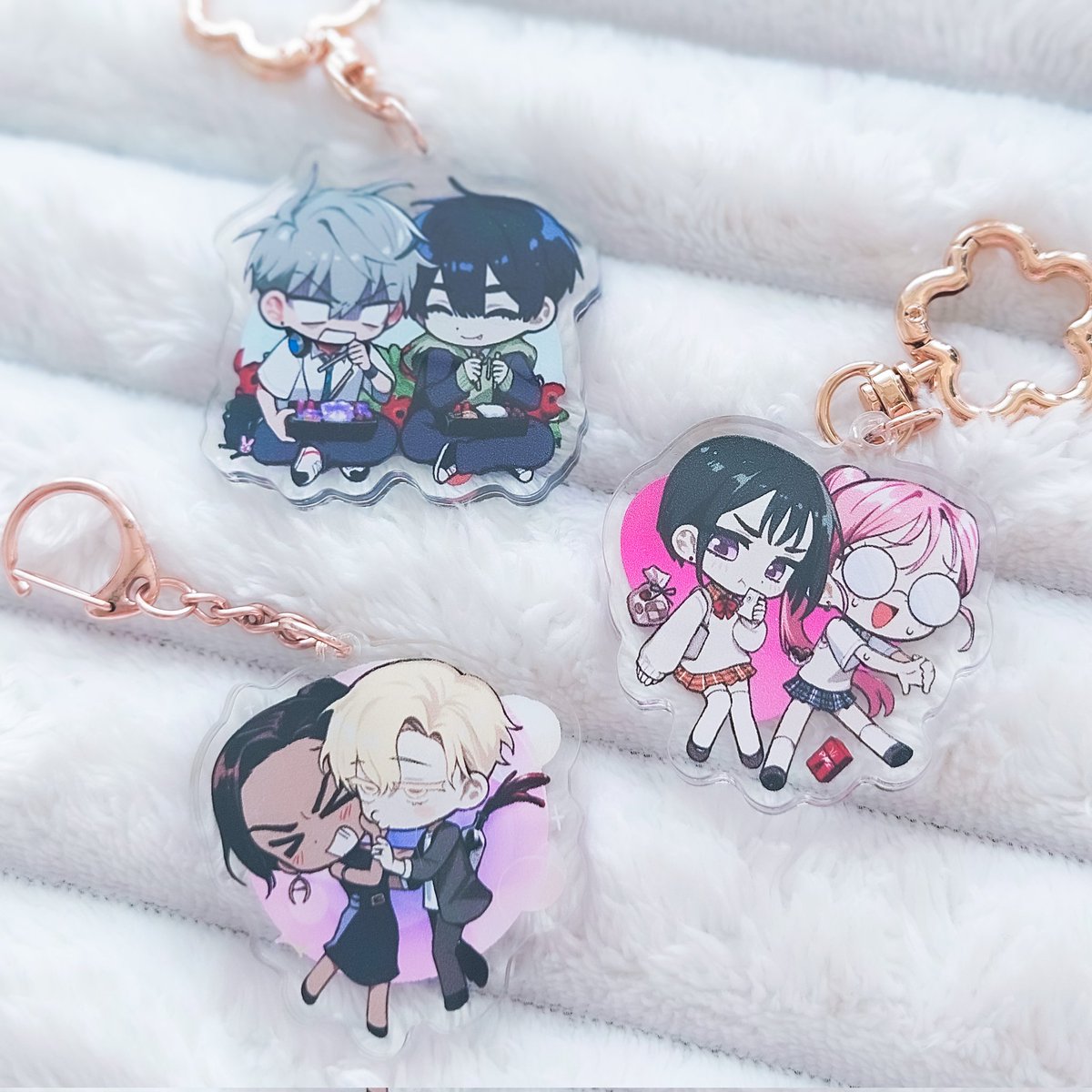 buttoniris's tweet image. hi I made alnst + oc merch pls come buy ty xDDDD teacuppity.shop