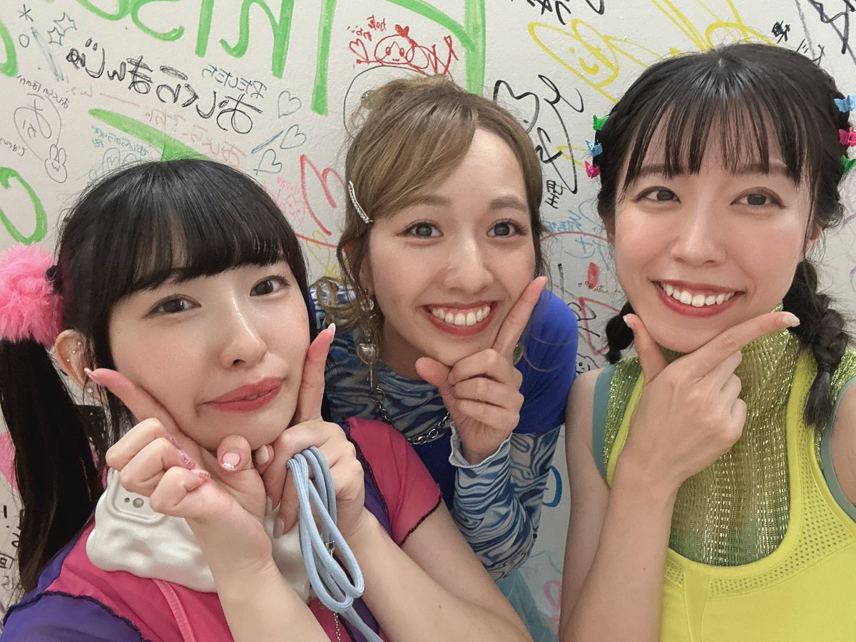 anna_ggll's tweet photo. おはちじ〜

たくさんの困難を乗り越えたパワフルでキュートな私たち💚🩵🩷
元気がなくなりそうになったら、たまに思い出してね〜！ https://t.co/keVIQ4mPoL