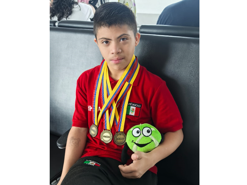 InfoTransportes's tweet photo. 🇲🇽 Gracias al patrocinio de #SSAMarineMéxico, Yerik Farías Sánchez, nadador paralímpico representó a México en su primera competencia internacional en Bogotá, organizada por #FIDES y la #FEMEDE. ¡Un orgullo nacional entre 1,200 atletas especiales de 8 países! 💪🌎 https://t.co/9fNWu8CA7x