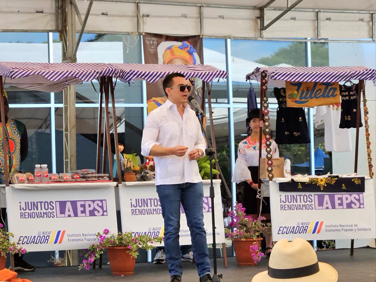 Arcsa_Ec's tweet image. ¡Apoyamos el desarrollo productivo con identidad ecuatoriana! 🤝🏻🇪🇨

Nuestro director @DanielSanchezEc participó en el acto oficial de entrega de 800 mil dólares en fondos no reembolsables del proyecto #PROFECPIAM, liderado por el presidente @DanielNoboaOk y el @IEPS_Ec.