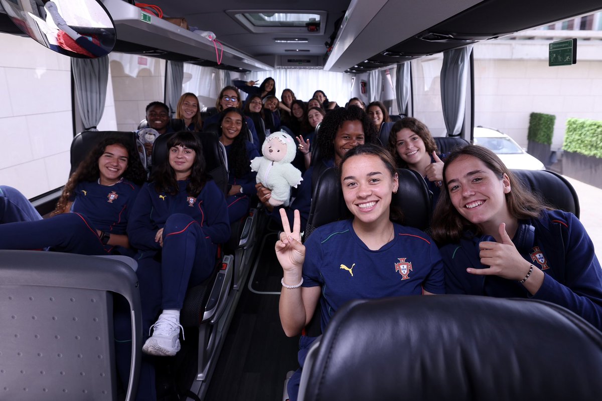 selecaoportugal's tweet photo. Da Cidade do Futebol 🏡✈️ até à Polónia 🇵🇱 

#FazHistória | #U19WEURO https://t.co/WDfjuTVGUo