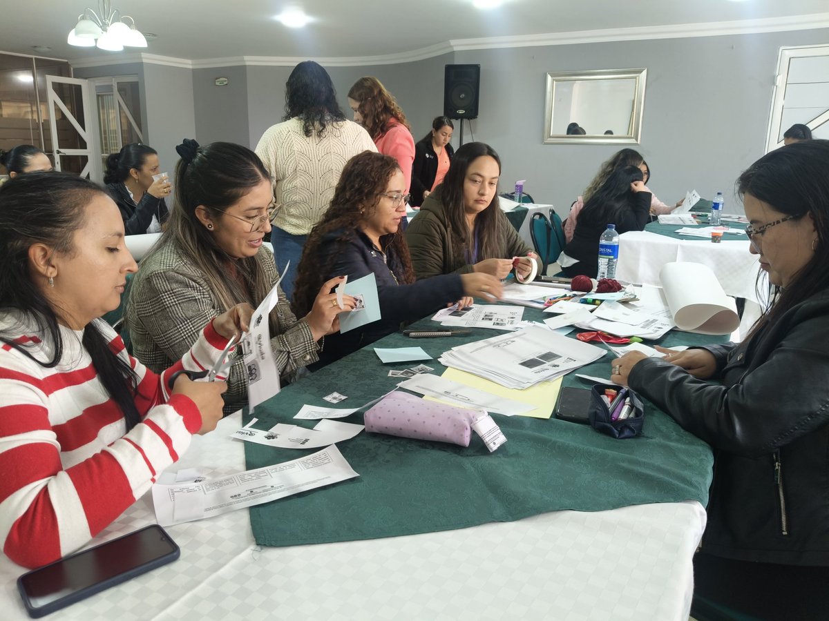 Secretaría de Salud de Boyacá (@secsaludboyaca) on Twitter photo Finalizamos con éxito el curso “Entrenando Entrenadores en Vigilancia Basada en Comunidad (VBC)”, con el apoyo de <a href="/opsoms/">OPS/OMS</a> y <a href="/INSColombia/">Instituto Nacional de Salud🇨🇴</a>.
Desde @SaludBoyaca seguimos fortaleciendo líderes en los territorios para detectar riesgos en salud desde la participación ciudadana. Finalizamos con éxito el curso “Entrenando Entrenadores en Vigilancia Basada en Comunidad (VBC)”, con el apoyo de <a href="/opsoms/">OPS/OMS</a> y <a href="/INSColombia/">Instituto Nacional de Salud🇨🇴</a>.
Desde @SaludBoyaca seguimos fortaleciendo líderes en los territorios para detectar riesgos en salud desde la participación ciudadana.