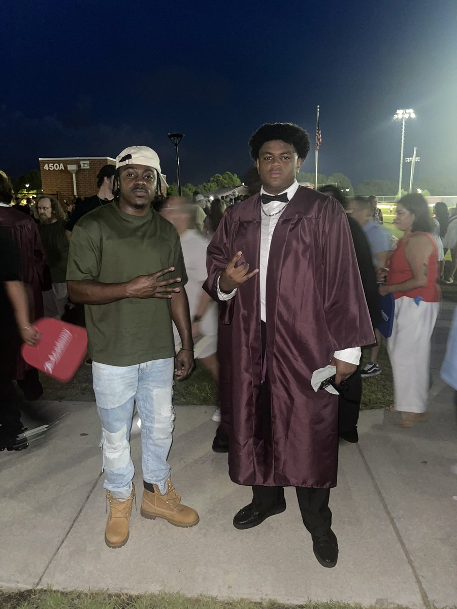 Speed18Killz's tweet photo. Lil Bro Off To Play College Ball 🏈 💪🏾💯 https://t.co/02NoMypMA3