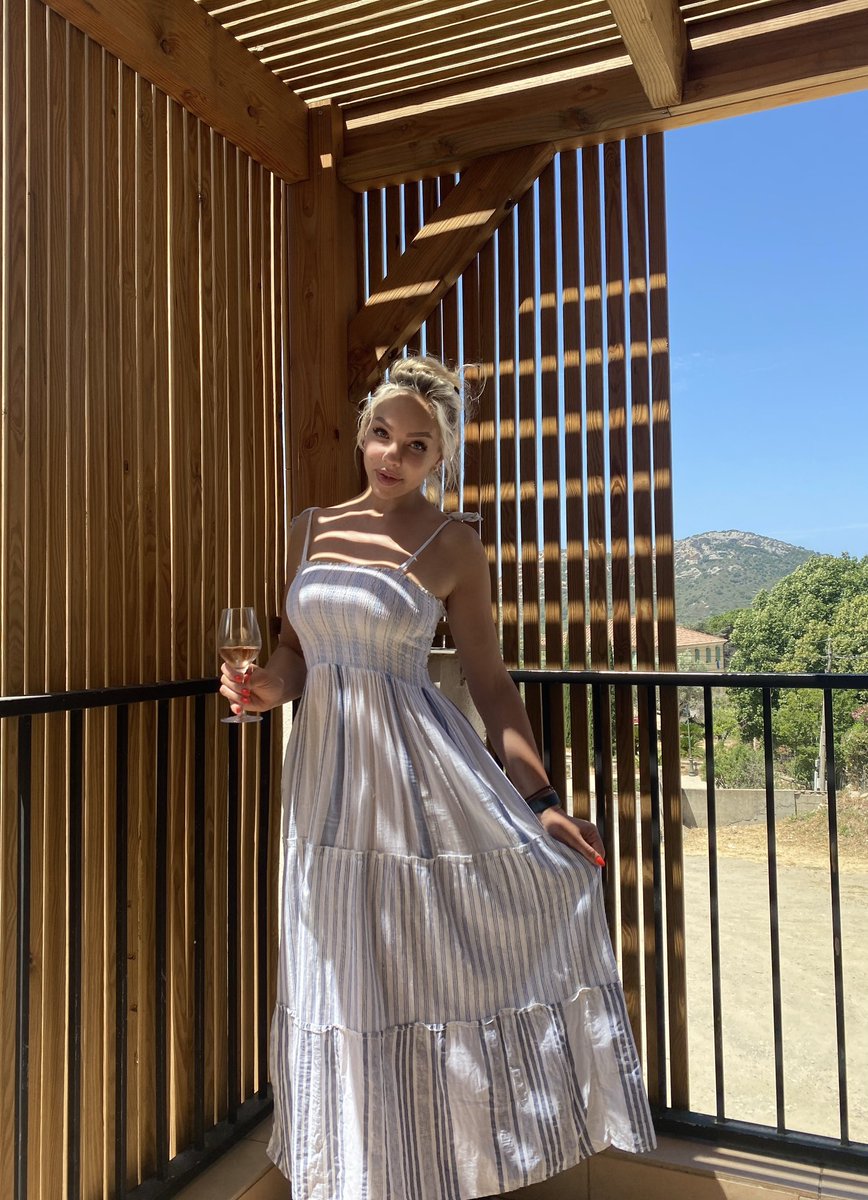 GM fam!
Summer is already with us.The warmth sticks to the skin,the smells of blossoming trees burst through the windows. And on days like these, you don’t want to sit behind the screen at all?yes or no?
Do you draw more often in the summer or do you take a break from creativity?