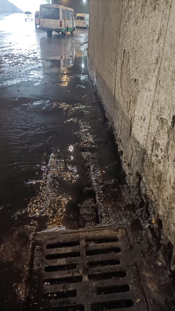 SOBSECDMX's tweet image. Cuadrillas de la #SOBSE liberaron los accesorios hidráulicos en el bajo puente de Eje 1 Norte y Av. Río Churubusco, en la colonia Adolfo López Mateos, Venustiano Carranza. La vialidad quedó libre y en operación como parte del Operativo #Tlaloque.