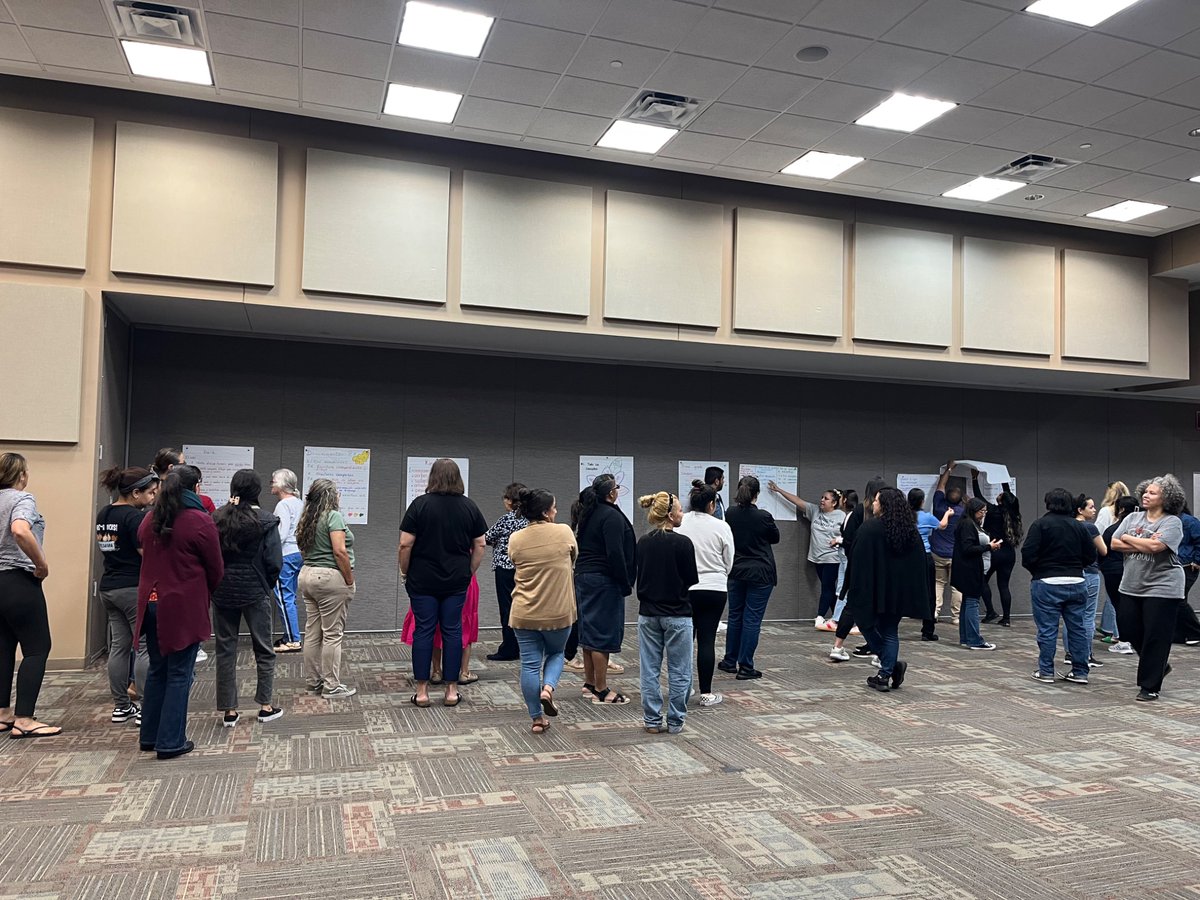 LeslieDeLen12's tweet photo. We wrapped up day 2 of our Biliteracy Institute! We learned so much from our conversaciones colaborativas and the amazing Karina Chapa! @bilingualpride @TA4BE #theirfutureisourfocus https://t.co/oQ1VyzuDkg