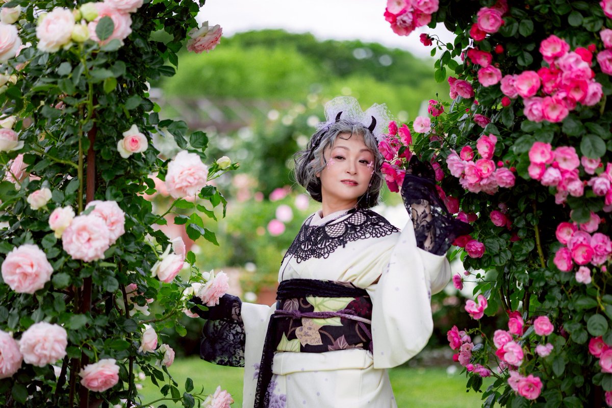 「天使が白で悪魔が黒だなんて誰が決めたの？」

白いお洋服が好きな悪魔がいてもいいよね？てことで天邪鬼解釈❤️

チュウゲンさんの小悪魔カチューシャが満を持して活躍してくれましたぁ‼️

💄👘　美優さん
📷　　つるまきさん
👑　　チュウゲンさん
