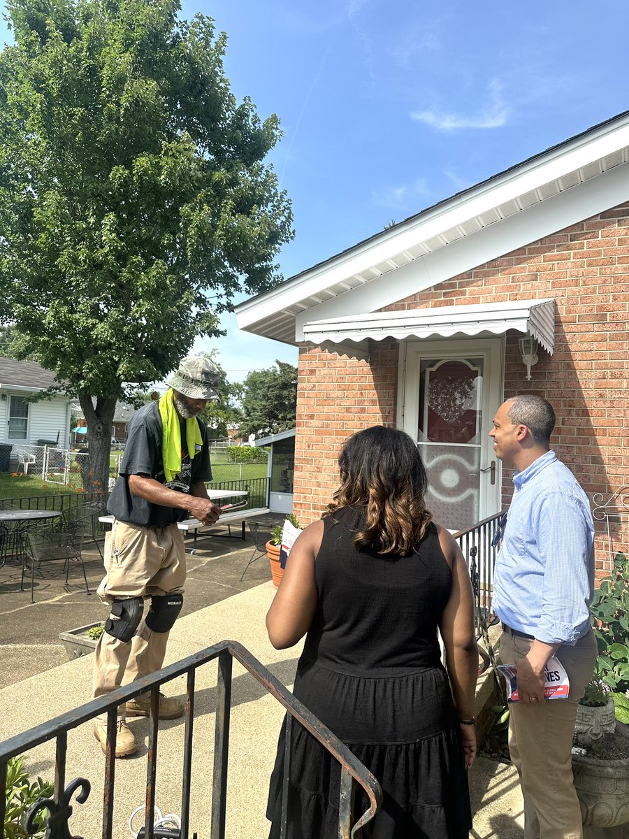 With only 4 days until Election Day, we’re leaving it all on the street—especially these Eastern Henrico streets! 

Thank you <a href="/jonesjay/">Jay Jones</a> for spending time in Henrico greeting early voters and surprising voters at their door! 

Get more info to vote at iwillvote.com!