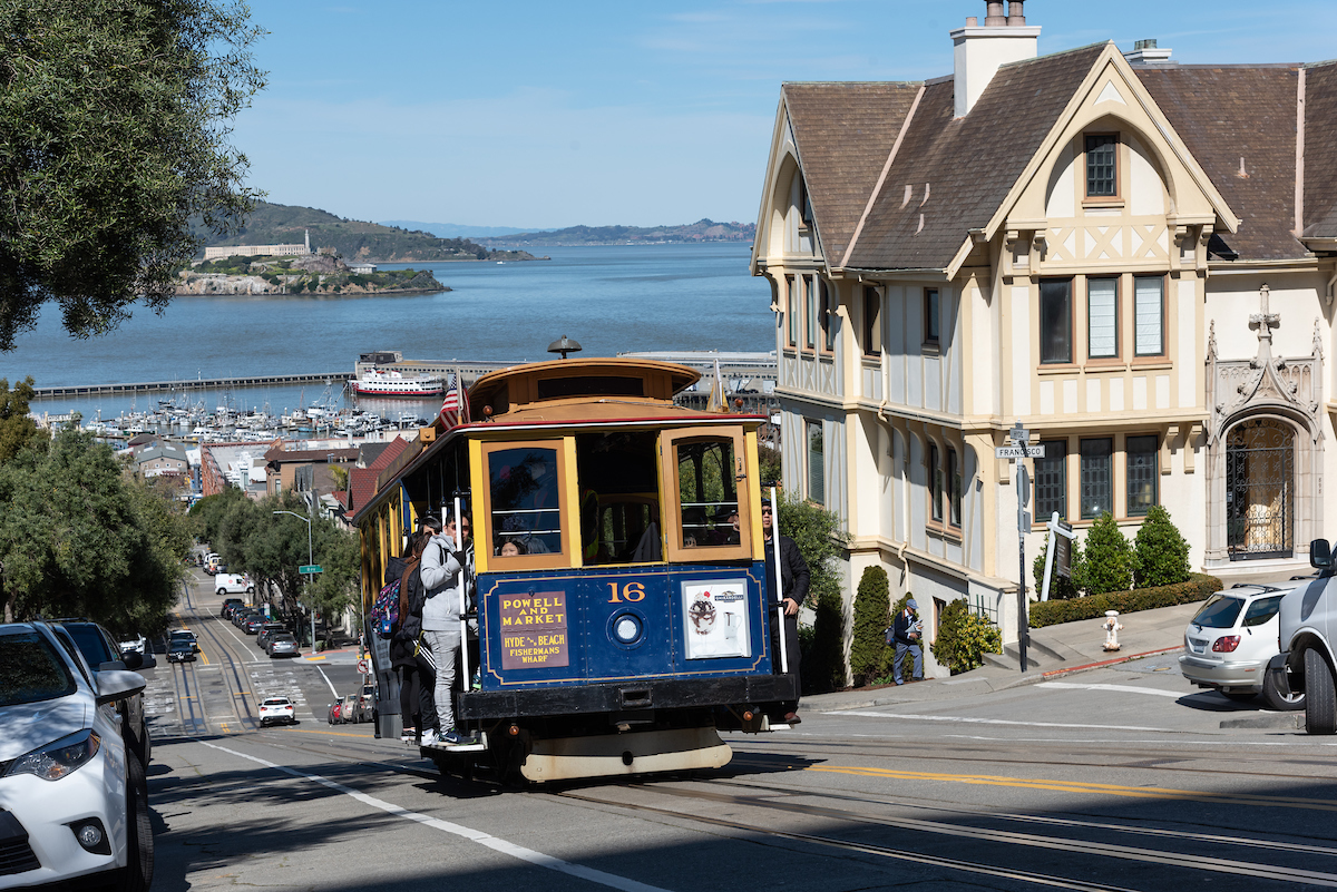 Today, we are riding the F Line and Powell-Hyde Cable Car route, handing out free Irish literature for #BloomsdayAndBeyond

Come say hi and claim yours!
<a href="/SFMTA_Muni/">SFMTA</a>