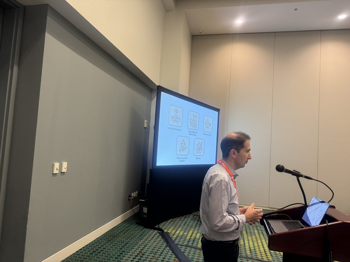 ky_lin0305's tweet image. Super cool insights and detailed observations on visual embodied planning from @RoozbehMottaghi at POETs workshop @CVPR