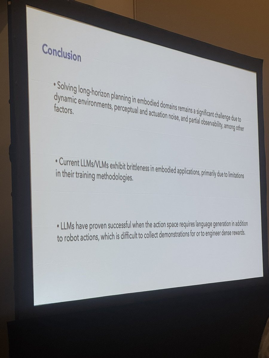 ky_lin0305's tweet image. Super cool insights and detailed observations on visual embodied planning from @RoozbehMottaghi at POETs workshop @CVPR