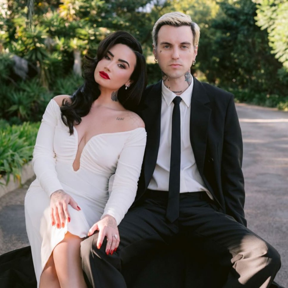 sboficial's tweet photo. TOP MAIORES CASAIS DA ATUALIDADE

16 • Demi Lovato e Jutes https://t.co/eKMek00ahz