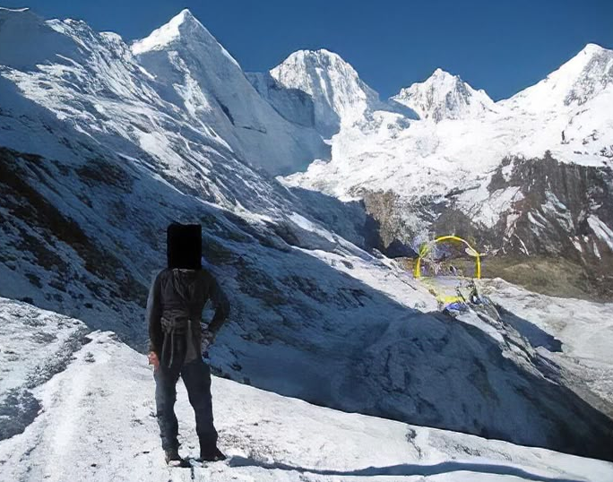 El otro día encontré un USB y dentro estaba esta foto alguien sabe quién es? 🤨