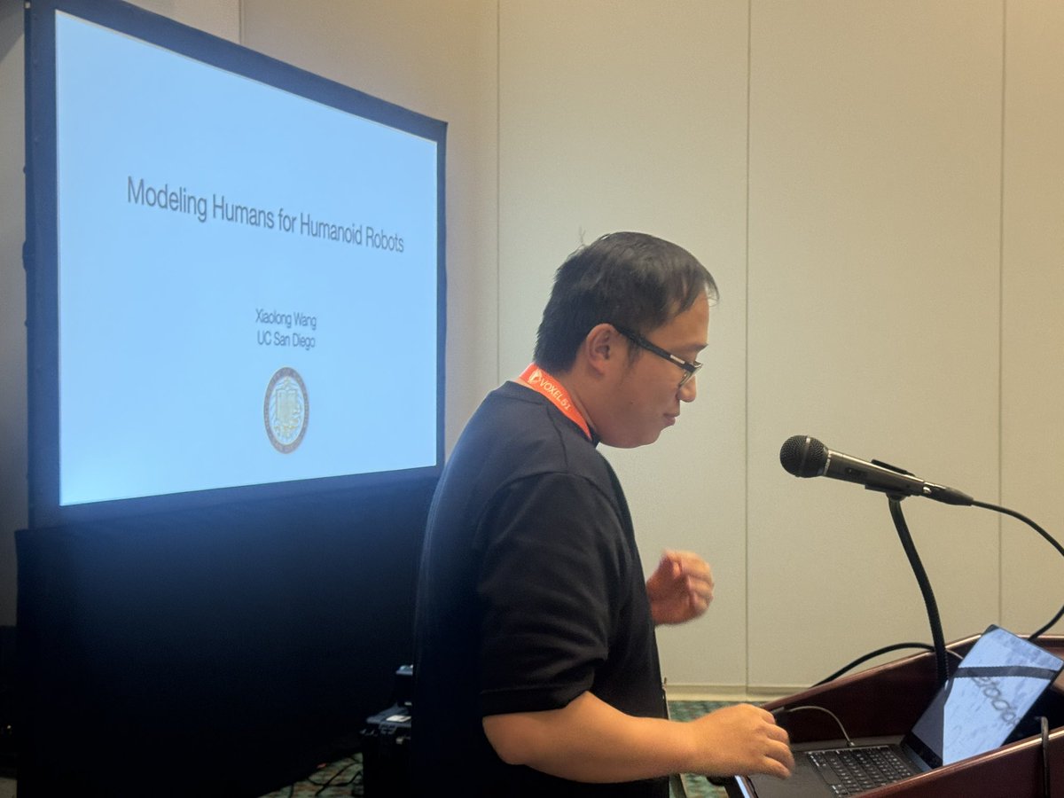 ky_lin0305's tweet image. Fascinating keynote talk from @xiaolonw about modeling humans for humanoid robots at POETs workshop! @CVPR
