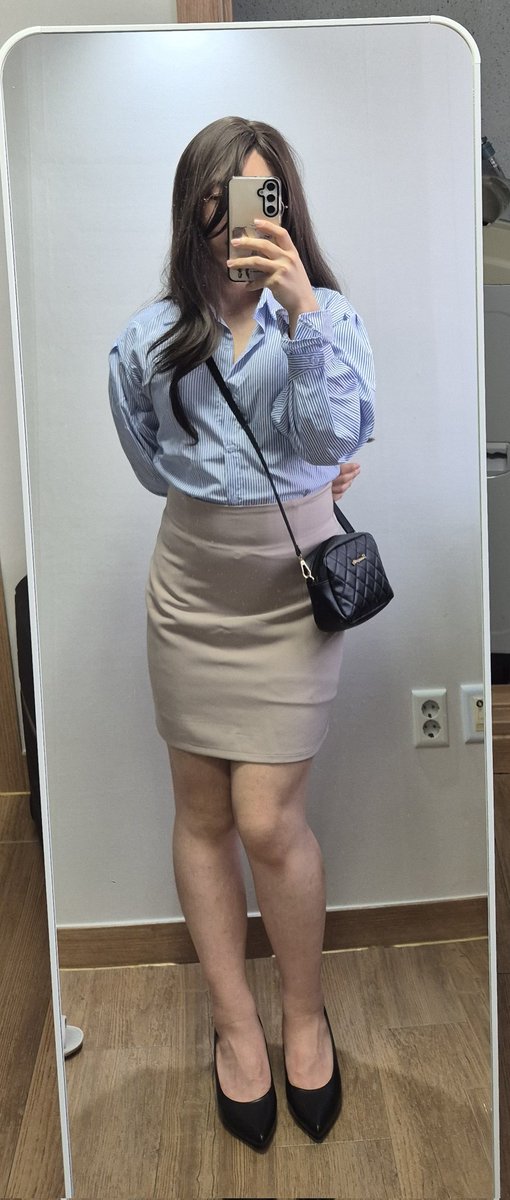 출근하다가.... 진짜.... 엄청 화날뻔햇다.....
아니 운전을 왜...... 차선 변경하는중에 찌를려고 하는 거지....진짜..... 깜빡이 안키는것도 열받는데!!!!