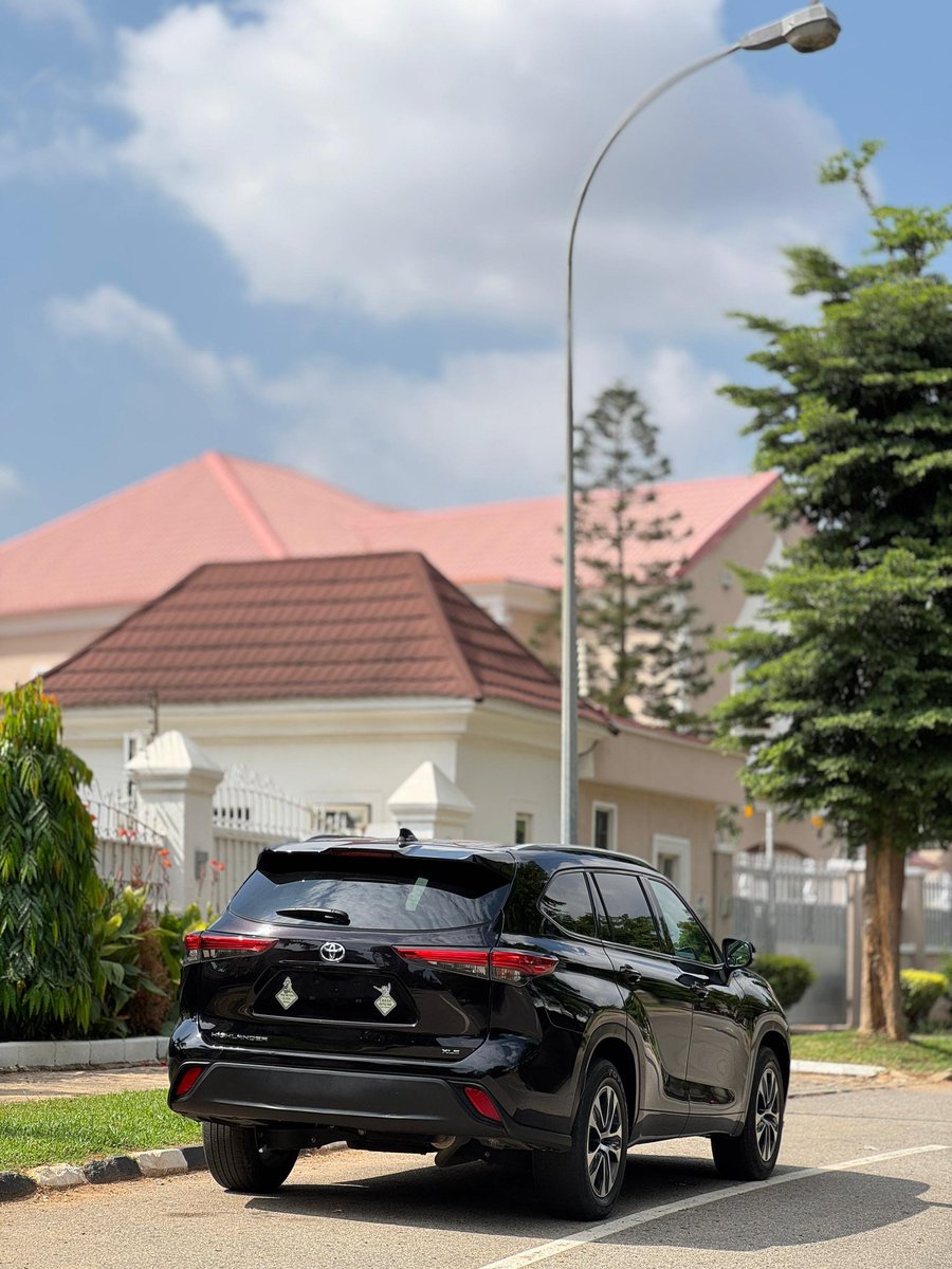 Foreign Used Toyota Highlander 2022 model with original duty now Available for N55,000,000