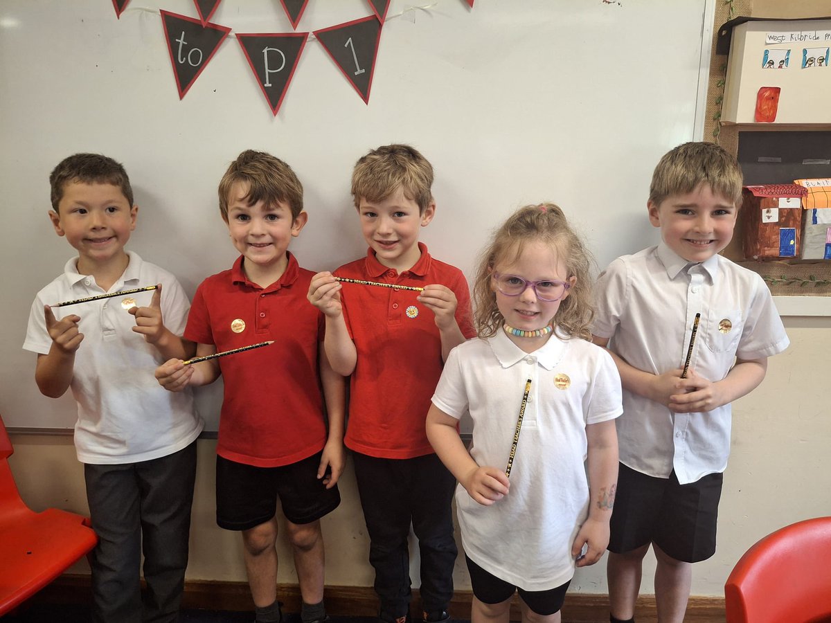 Mrs Carson had some special visitors this week. Well done to our P1 writing superstars . 
#WKPSvaluesliteracy