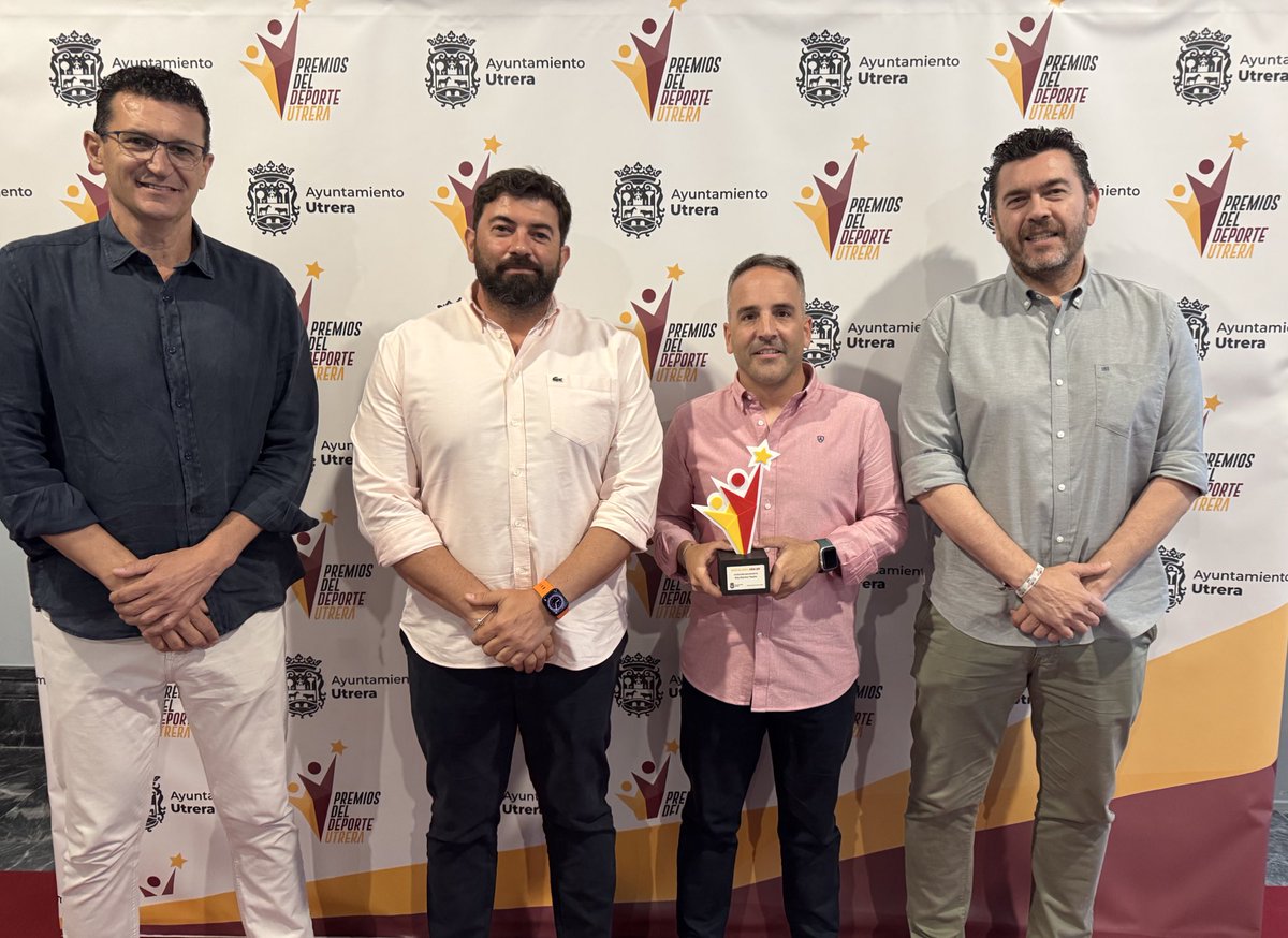 Insolac Caja 87 Basket (@caja87basket) on Twitter photo Nuestro entrenador <a href="/thadric/">Eloy Ramírez</a> ha sido galardonado en los Premios del Deporte de su localidad Utrera.
¡Enhorabuena, coach! 👏🏽 Nuestro entrenador <a href="/thadric/">Eloy Ramírez</a> ha sido galardonado en los Premios del Deporte de su localidad Utrera.
¡Enhorabuena, coach! 👏🏽