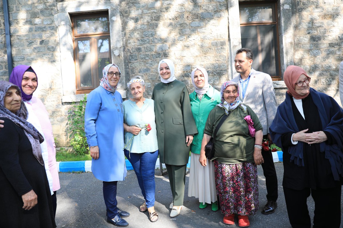 AK Parti İstanbul Sosyal Politikalar 🇹🇷 (@akistanbulspb) on Twitter photo Genel Bşk. Yrd. <a href="/drbetulsayan/">Dr.Betül Sayan Kaya 🇹🇷</a>, İl Kadın Kolları Bşk. Saliha Demirer, İl Bşk. Yrd. Yusuf Aslan ve Sosyal Politikalar Komisyon Sorumlularımızla Darülaceze ziyaretinde bulunduk. 💐
#AKParti #Darülaceze #SosyalPolitikalar Genel Bşk. Yrd. <a href="/drbetulsayan/">Dr.Betül Sayan Kaya 🇹🇷</a>, İl Kadın Kolları Bşk. Saliha Demirer, İl Bşk. Yrd. Yusuf Aslan ve Sosyal Politikalar Komisyon Sorumlularımızla Darülaceze ziyaretinde bulunduk. 💐
#AKParti #Darülaceze #SosyalPolitikalar