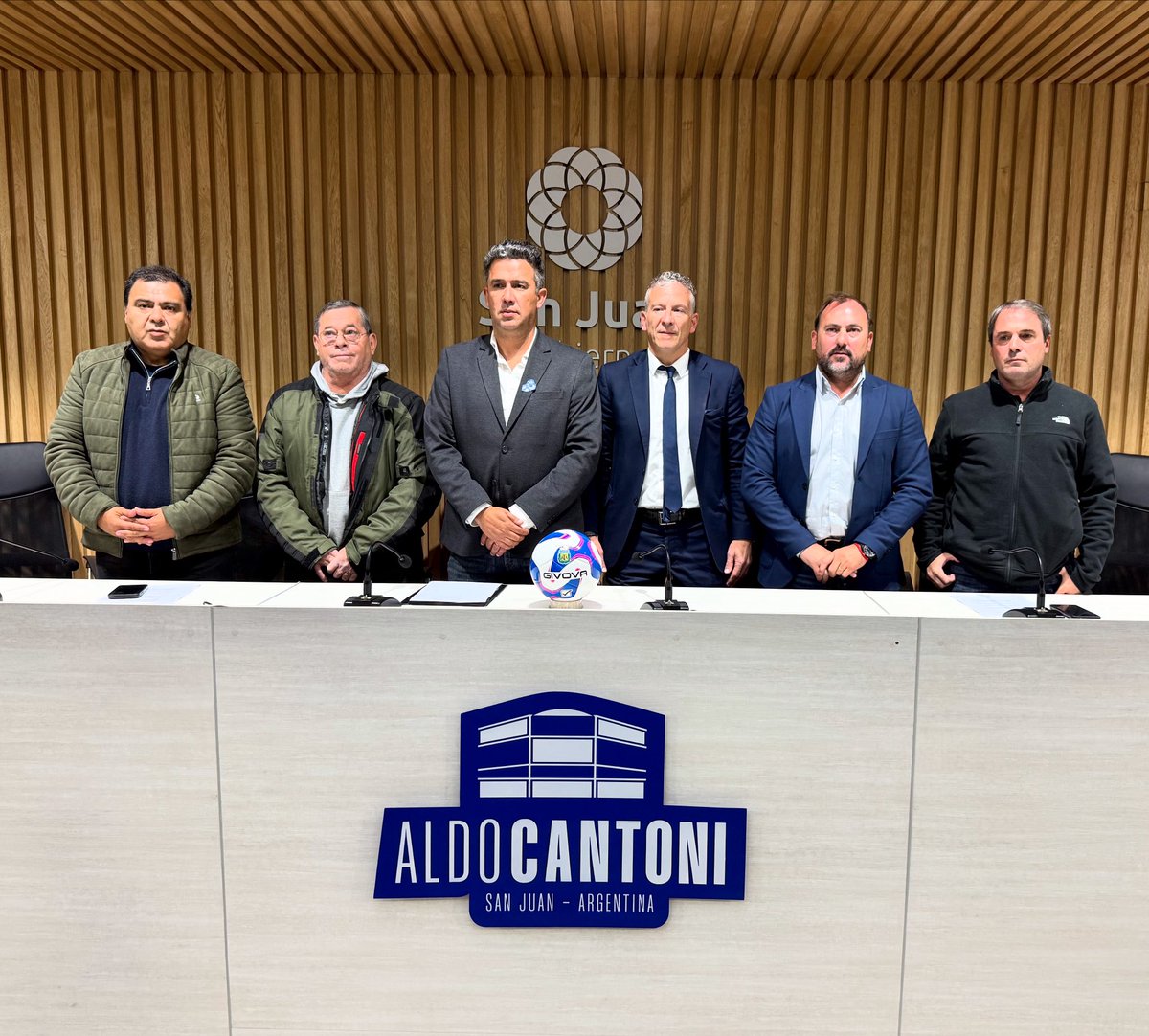 atleticoalianza's tweet photo. San Juan será sede del mejor futsal del interior del país.

_Del 16 al 22 de junio el Aldo Cantoni recibe el Torneo Regional Federal Amateur cuyo campeón enfrentará al campeón Bonaerense por una plaza en la Copa Libertadores 2026_.
 
🇱🇺 #VamosLechuzos https://t.co/4J7Qwb4YKO