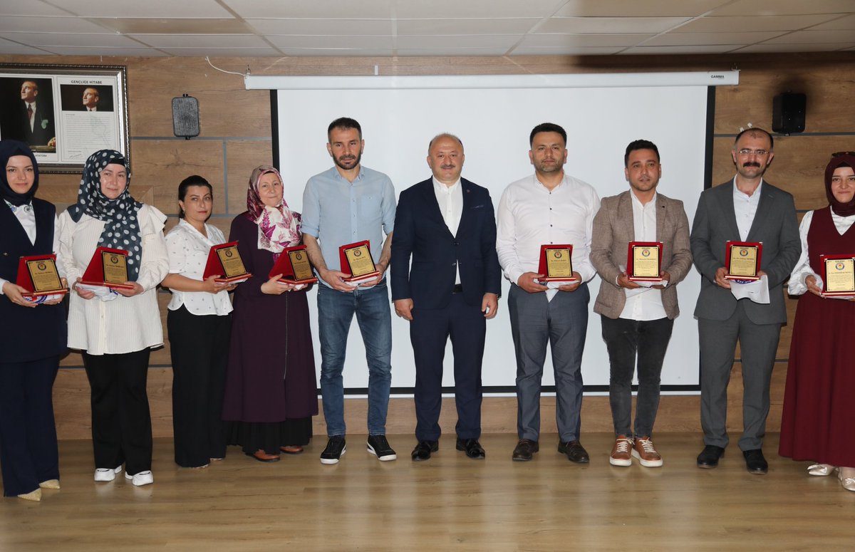 celenkismail's tweet photo. Eğitim-Bir-Sen Ordu Şubesi Olarak "Bir Bilenle Bilge Nesil" Kitap Okuma ve Kompozisyon Yazma  Yarışmasının Ödül Törenini Geniş Bir Katılımla Gerçekleştirdik.
Bu Güzel Programda Emeği Geçen Öğretmenlerimize,Öğrencilerimize ve Velilerimize Sonsuz Teşekkürler... https://t.co/rNBozIitKJ