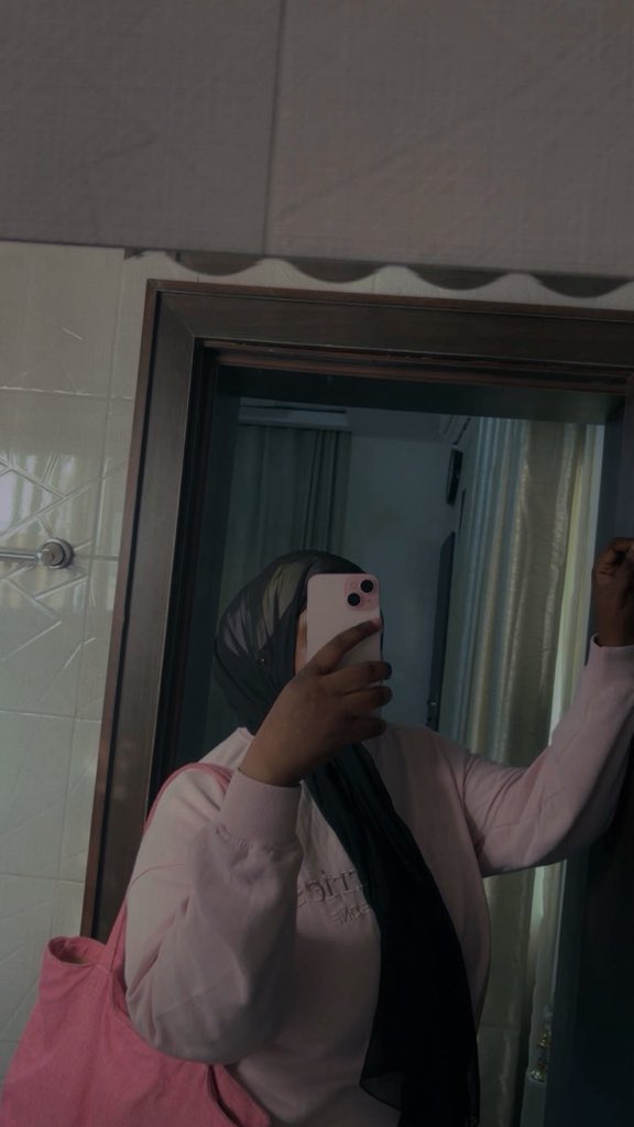 soffiyyahhh's tweet image. No face🌚🙂‍↔️