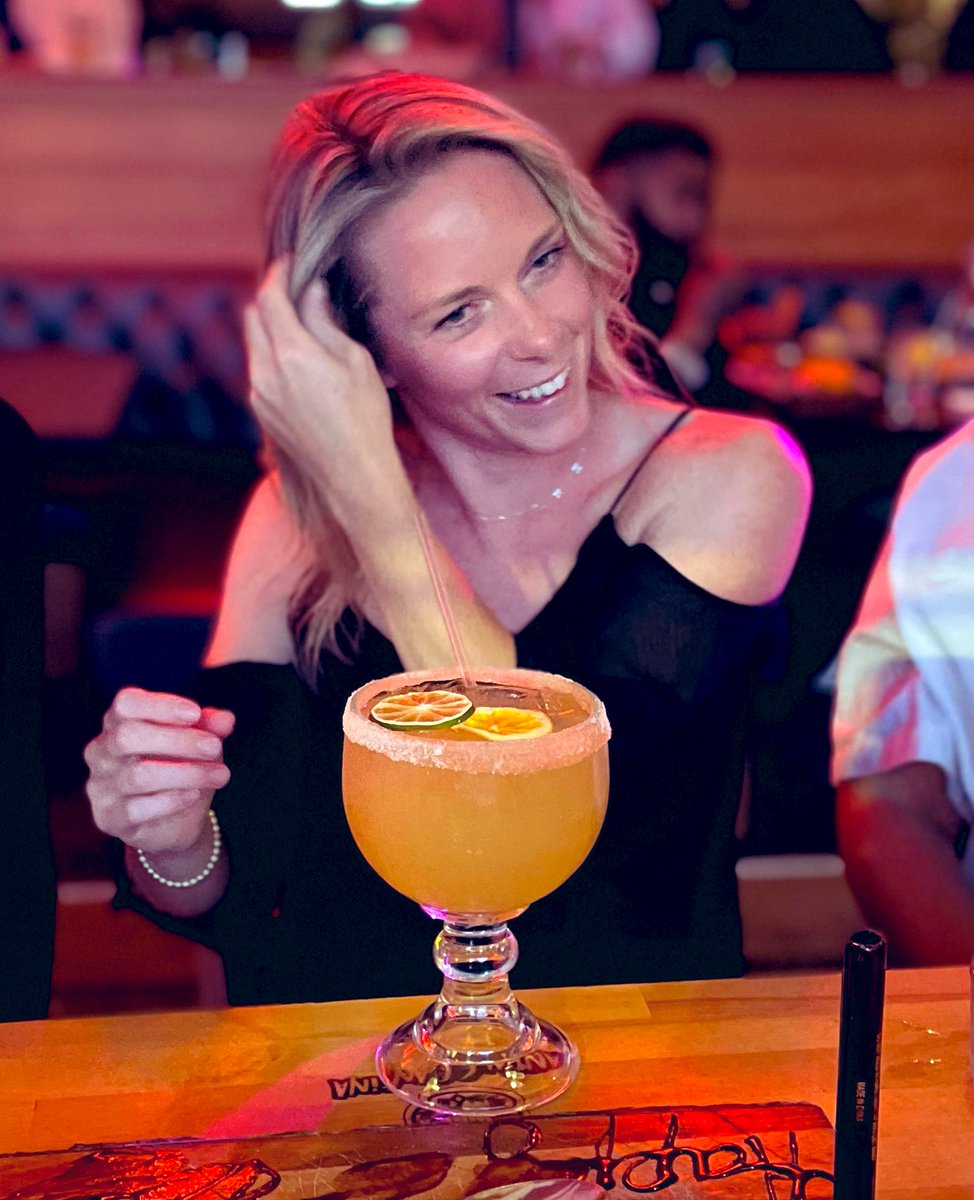UBCoachBurke's tweet image. Happy Birthday to this pretty lady! @ms_taythompson canโt wait to celebrate you this weekend! #bigdrinks