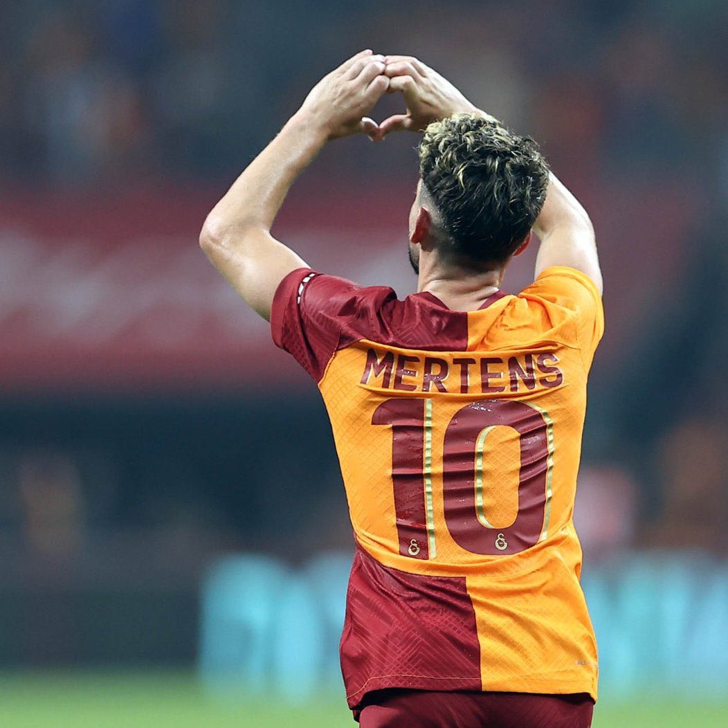 Galatasaray’da Mertens’in 10 numarasını, Leroy Sane devraldı.