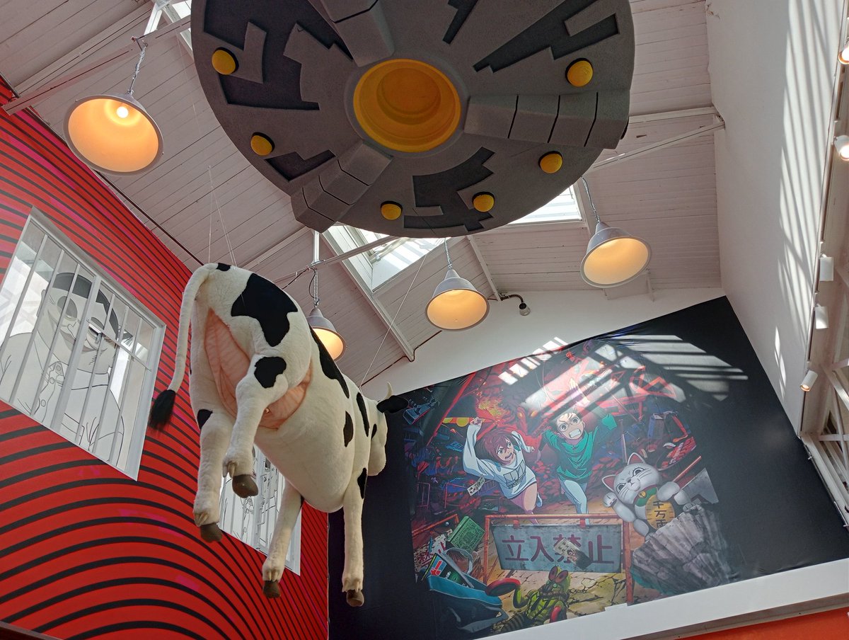 ☕C'est parti pour le Café DanDaDan qui prend ses quartiers du 13 au 15 juin au 27 boulevard Jules Ferry dans le 11e arrondissement de Paris 👽🛸

Une boutique éphémère vous y attend pour faire le plein de goodies !