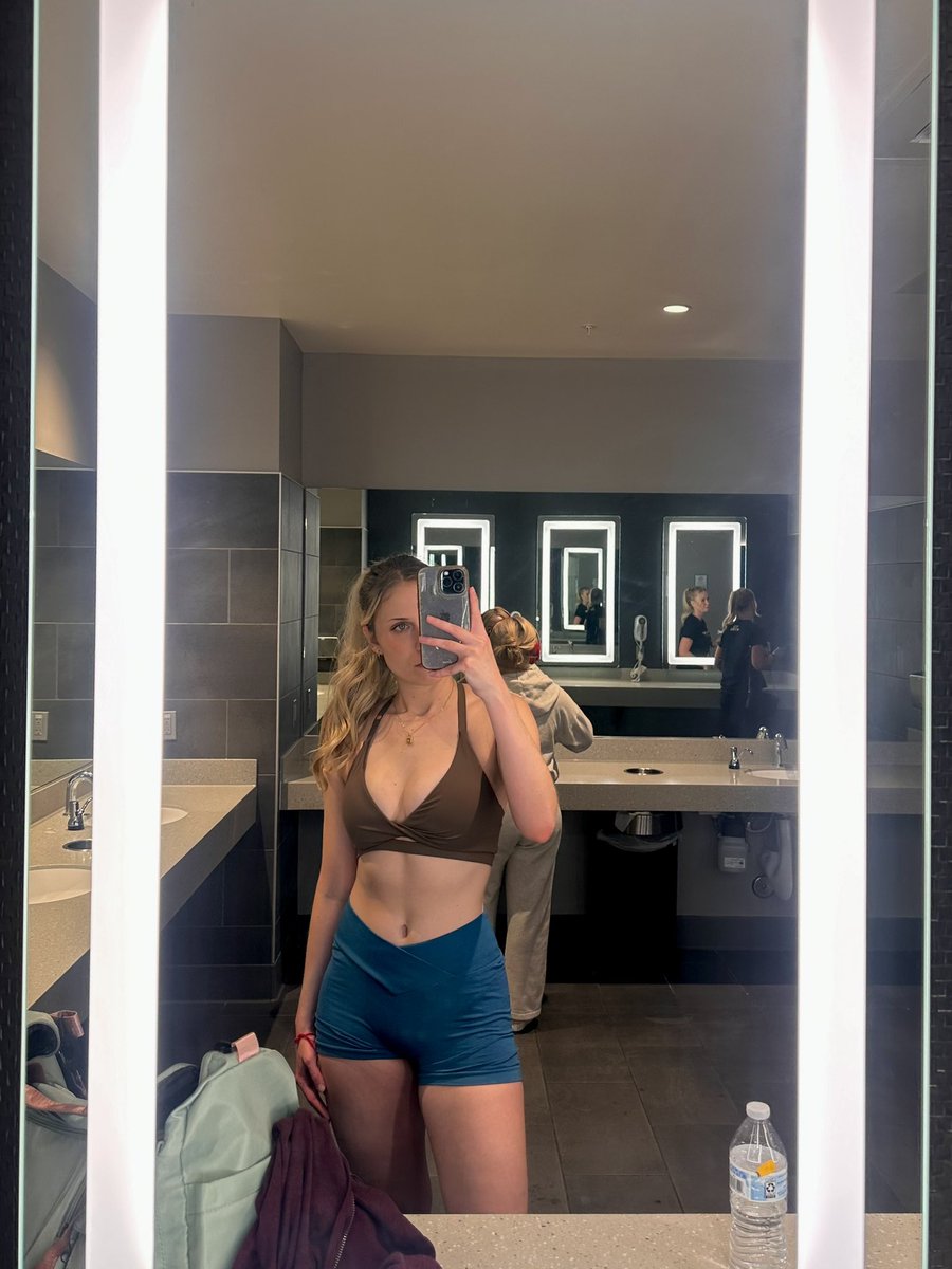 Hails ☻ tweet media